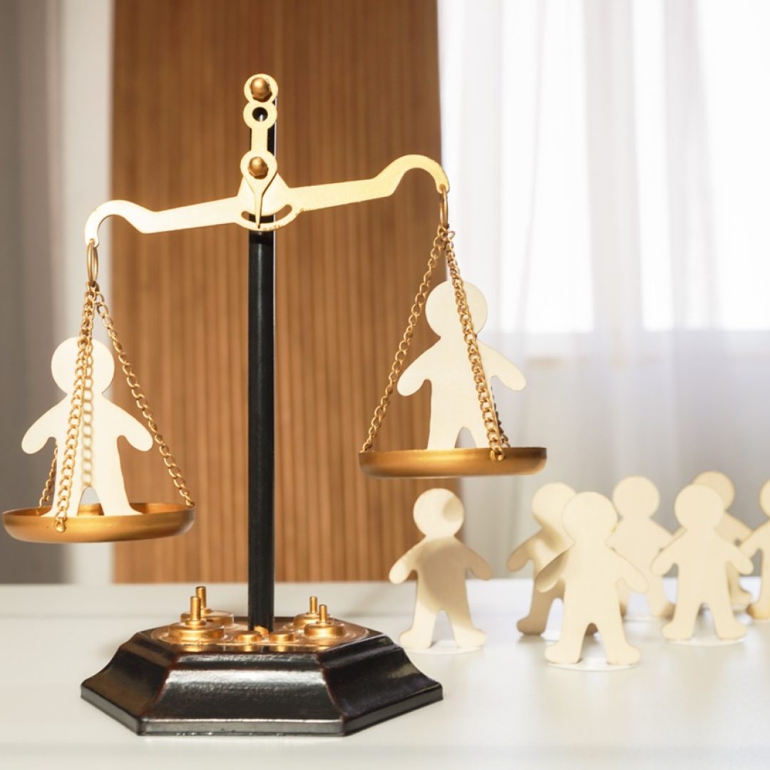 On the judge's scales, there are figures of people in each bowl, with a waiting line or other figures of people watching below. Social justice, comparison, inequality, court, public condemnation, dispute resolution